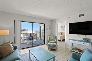 TV, DVD player - 🌴 Caprice Resort Unit #206 – Gulf Front Comfort for Up to Four Guests (Saint Pete Beach)