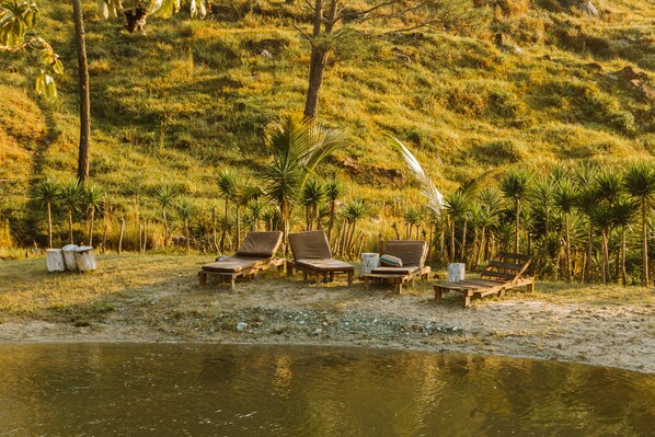 2 座室外游泳池