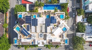 Outdoor pool, open 6:00 AM to 10:00 PM, free pool cabanas - Oasis 12 (Playa del Carmen)