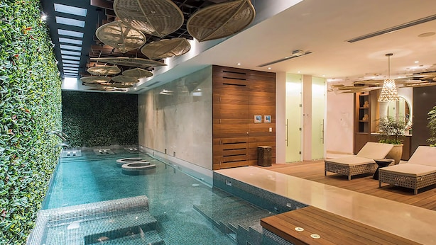 Sauna seca, banheira de hidromassagem, sauna a vapor