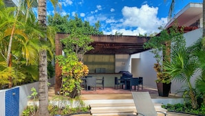 Duplex superluxo, 2 quartos, acesso à piscina, vista para a cidade | Terraço/pátio