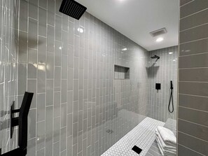 Residenza Luxury (4 Bedrooms) | Bagno | Vasca e doccia separate, vasca da bagno a immersione totale