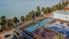 Perushuoneisto | Uima-allas | Ulkouima-allas, aurinkovarjoja