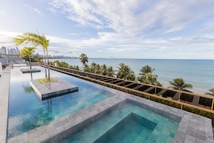 Apartamento básico | Piscina | Piscina externa, guarda-sóis