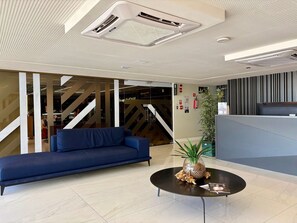 Basic-Studio | Lobby