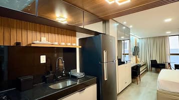 Estúdio básico | Cozinha privada | Geladeira, micro-ondas, cooktop, torradeira