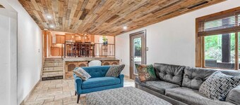 Modern Mountain Cabin / Garden of the Gods