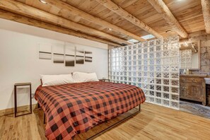 3 bedrooms, desk, free WiFi, bed sheets