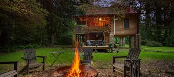 Stoney Creek Cabin | Creekside Cabin with Fire Pit & Hot Tub!
