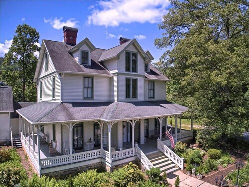 White Pine Inn | Beautiful Victorian Mansion on 5 acres in Hendersonville!