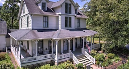 White Pine Inn | Beautiful Victorian Mansion on 5 acres in Hendersonville!