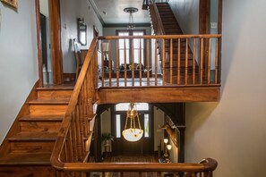 Interior - White Pine Inn | Beautiful Victorian Mansion on 5 acres in Hendersonville! (Hendersonville)