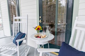 Terrace/patio - White Pine Inn | Beautiful Victorian Mansion on 5 acres in Hendersonville! (Hendersonville)