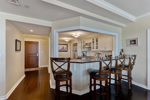 Køleskab, ovn, kogeplade, opvaskemaskine