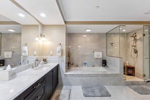 Shampoo - Residence 409 at The Grand (Wildwood)