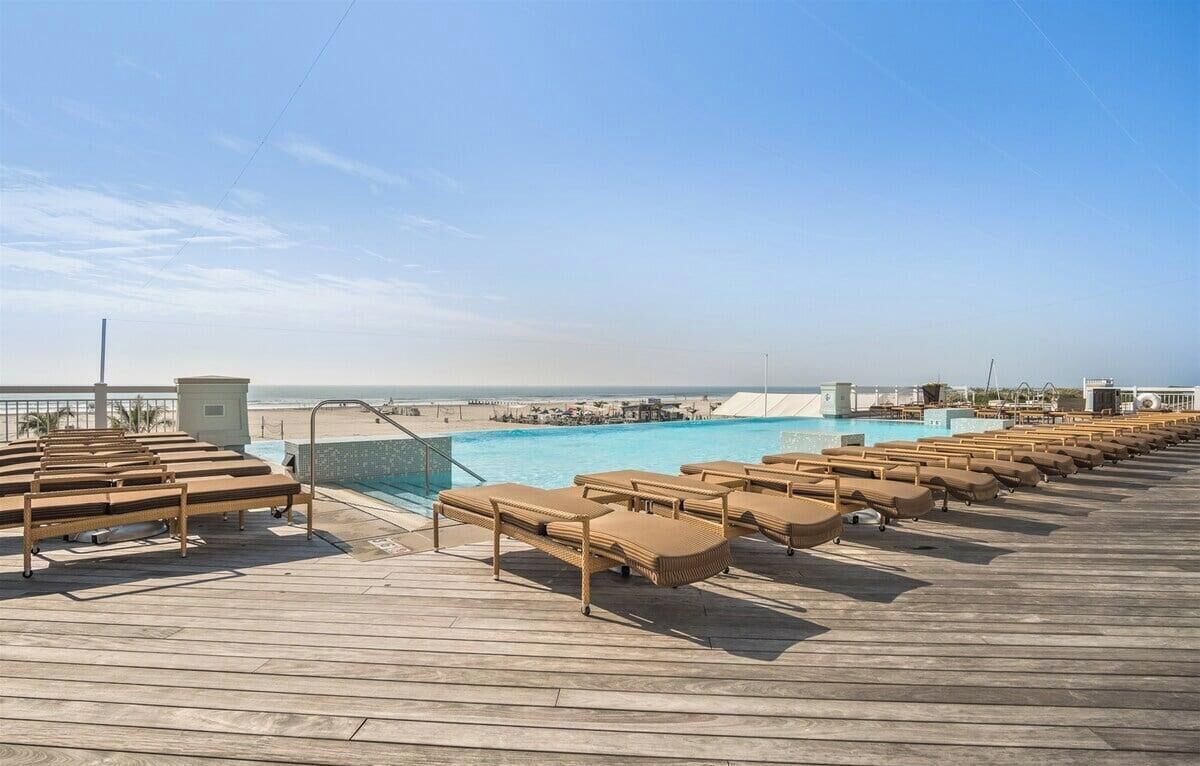 An infinity pool