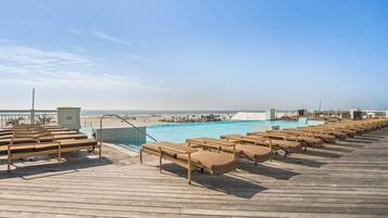An infinity pool
