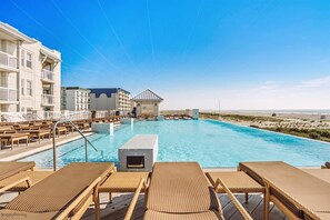 An infinity pool, a heated pool - Residence 902 at The Grand (Wildwood)