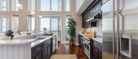 Fridge, oven, stovetop, dishwasher