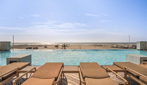 インフィニティプール、温水プール