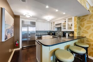 Kühlschrank, Ofen, Herdplatte, Geschirrspüler