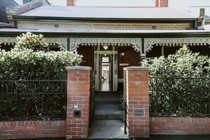 Exterior detail - Luxurious Terrace Home in Heart of Town (Bendigo)