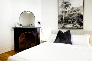 3 bedrooms, iron/ironing board, WiFi, bed sheets - Luxurious Terrace Home in Heart of Town (Bendigo)