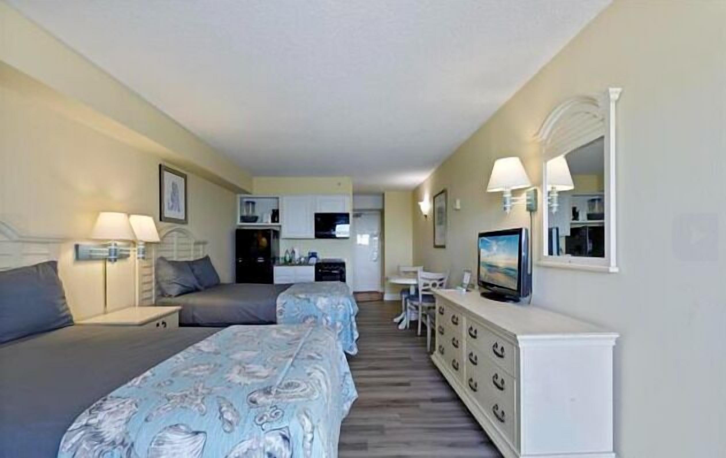 Direct Oceanfront Suite!  Perfect for 4 Guests!  Sea Mist 20707