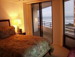 Iron/ironing board, Internet, bed sheets