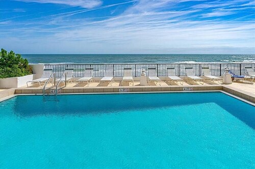 Beautiful Oceanfront Condo - Quiet • Private