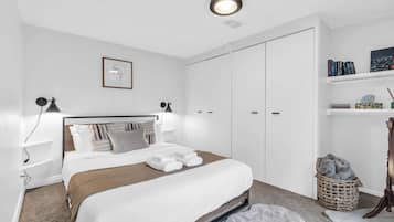 1 habitación, tabla de planchar con plancha, cuna de viaje y wifi