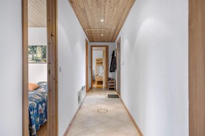 2 quartos, ferros/tábuas de passar roupa, Wi-Fi de cortesia