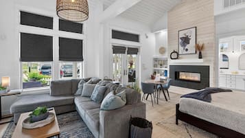 TV, fireplace