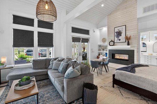 Pet Friendly, Resort Pools, Golf Cart Boardwalk to Beach