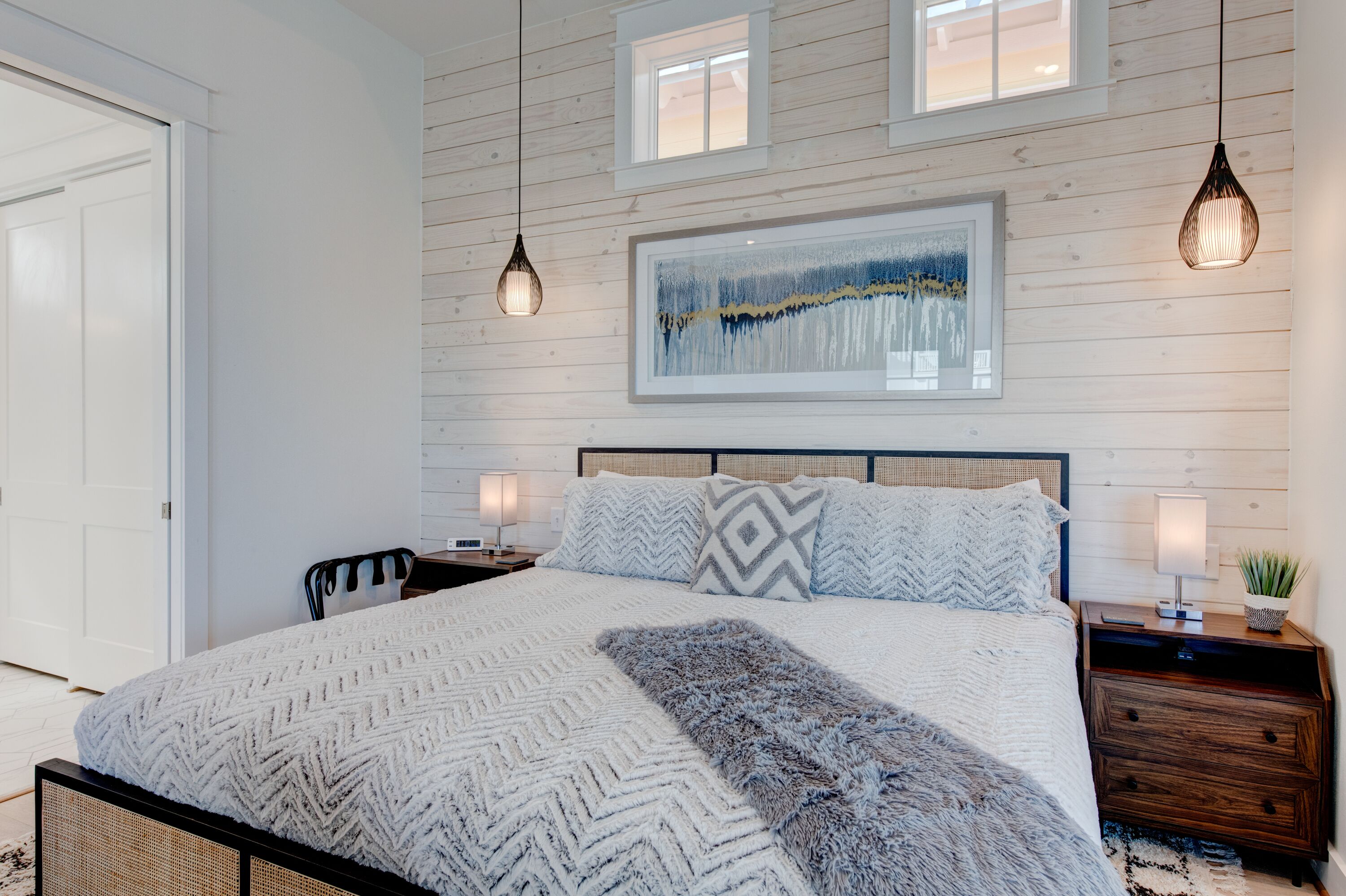 Luxury beachside w fireplace, indoor, outdoor shower, resort amenities