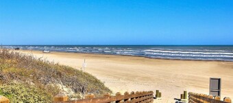 Pet Friendly, Resort Pools, Golf Cart Boardwalk to Beach