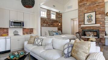 Smart TV, fireplace
