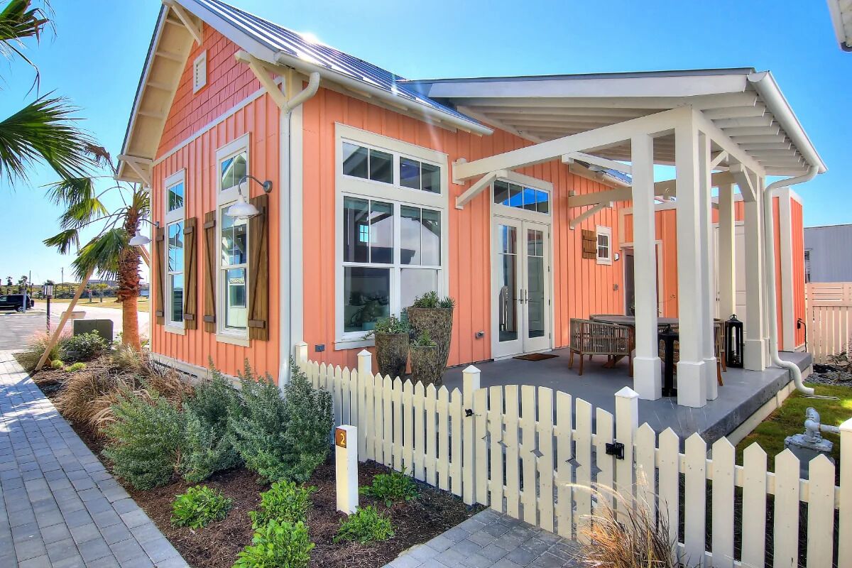 SBC2 Coastal cabin close to beach with  heated pool