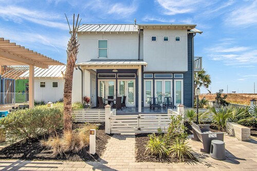 Outdoor Living Space, Resort Pools, Golf Cart Boardwalk to Beach