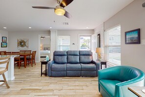 TV - Walking Distance to Pool and Beach, Shared Pool (Port Aransas)