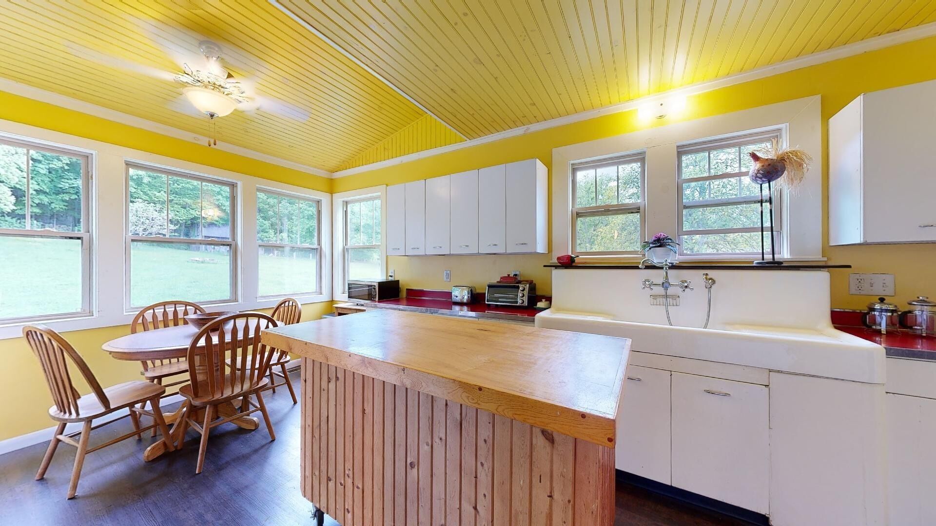 Located on the border of New River Gorge National Park and Hawks Nest State Park