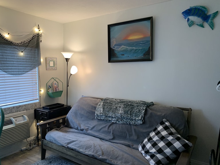 Central Location -- Short Walk To Beach/boardwalk W/ Parking And Heated Pool! - New Jersey