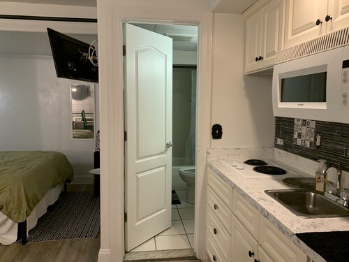 Central Location -- Short walk to Beach/Boardwalk w/ parking and heated pool!