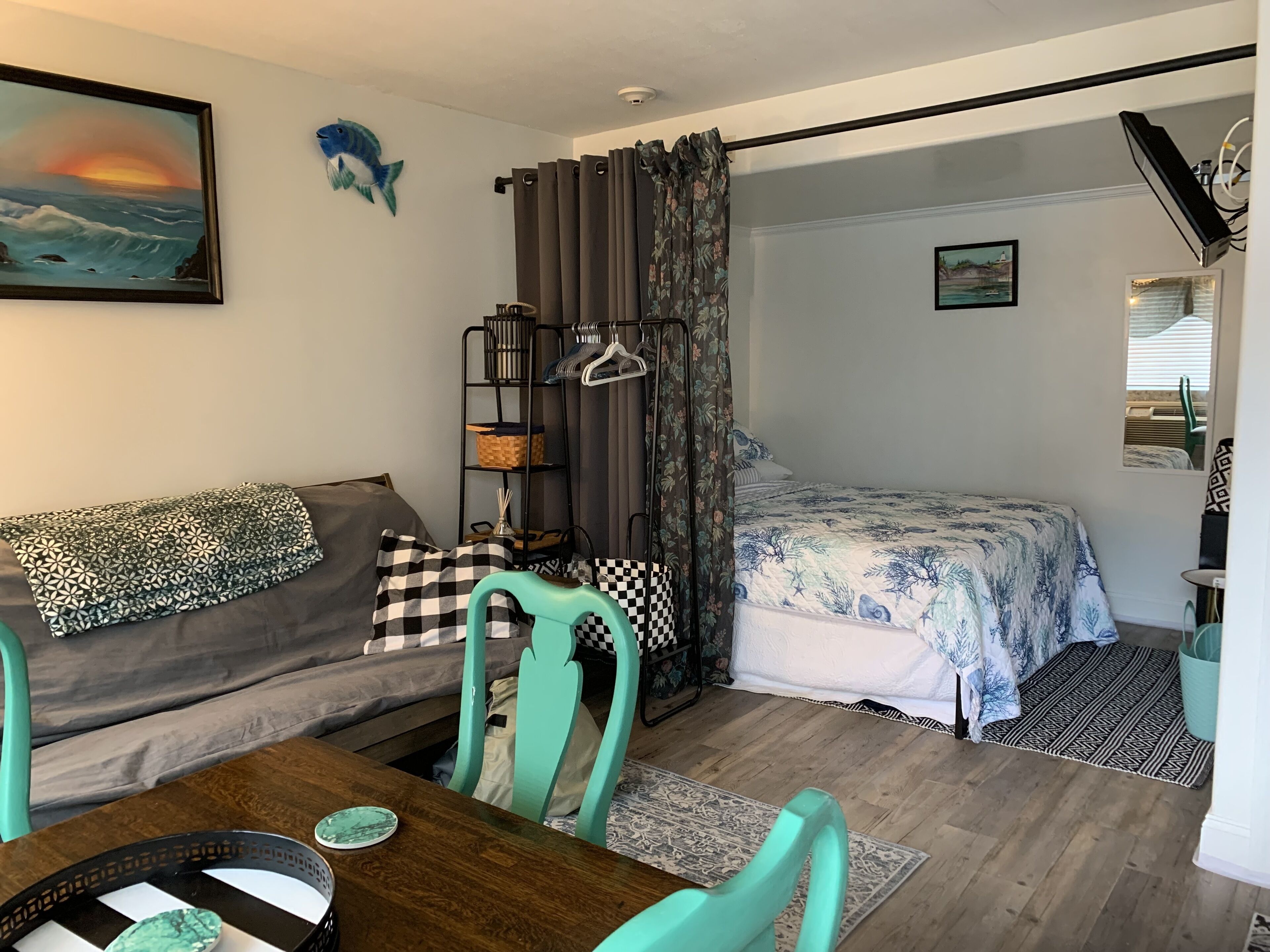 Central Location -- Short walk to Beach/Boardwalk w/ parking and heated pool!