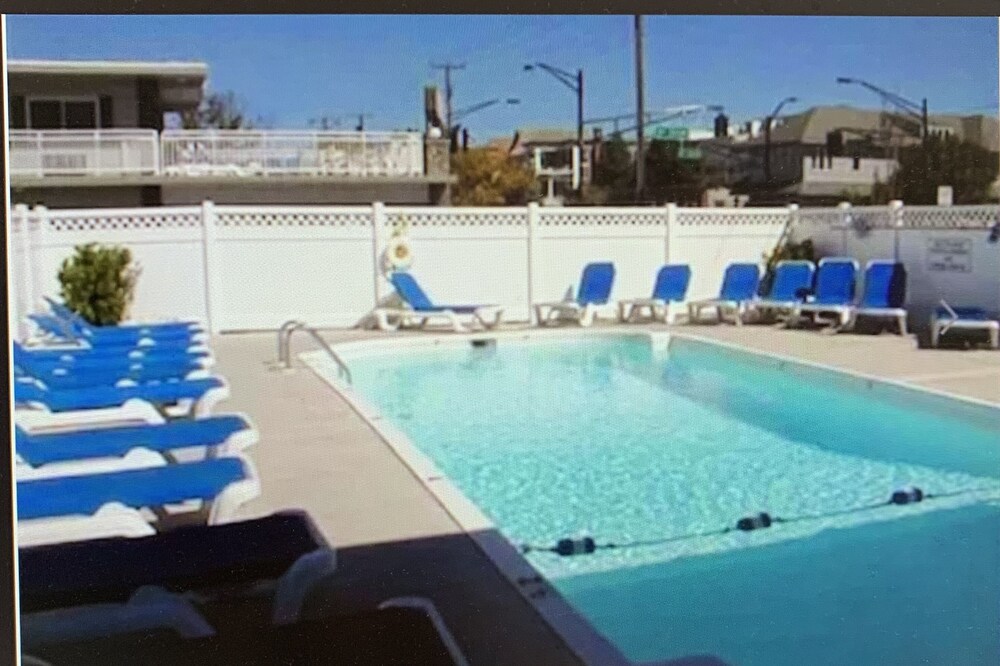 Central Location -- Short walk to Beach/Boardwalk w/ parking and heated pool!