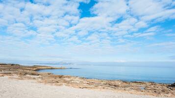 Una playa cerca