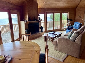 Smart TV, fireplace, DVD player, books