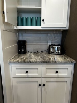 Interior - No Stress - On Round Mountain (Conway)