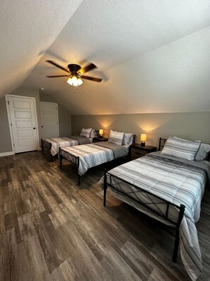4 habitaciones, tabla de planchar con plancha y wifi gratis 
