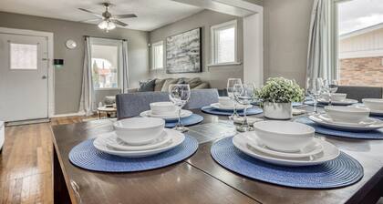 3 bedroom House/King beds/Front Porch/Up to 8 guests